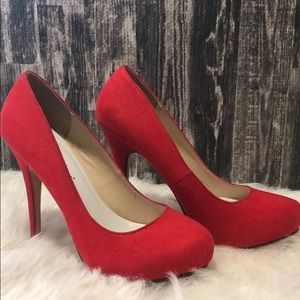 EUC M by Michael Antonio Red Pumps